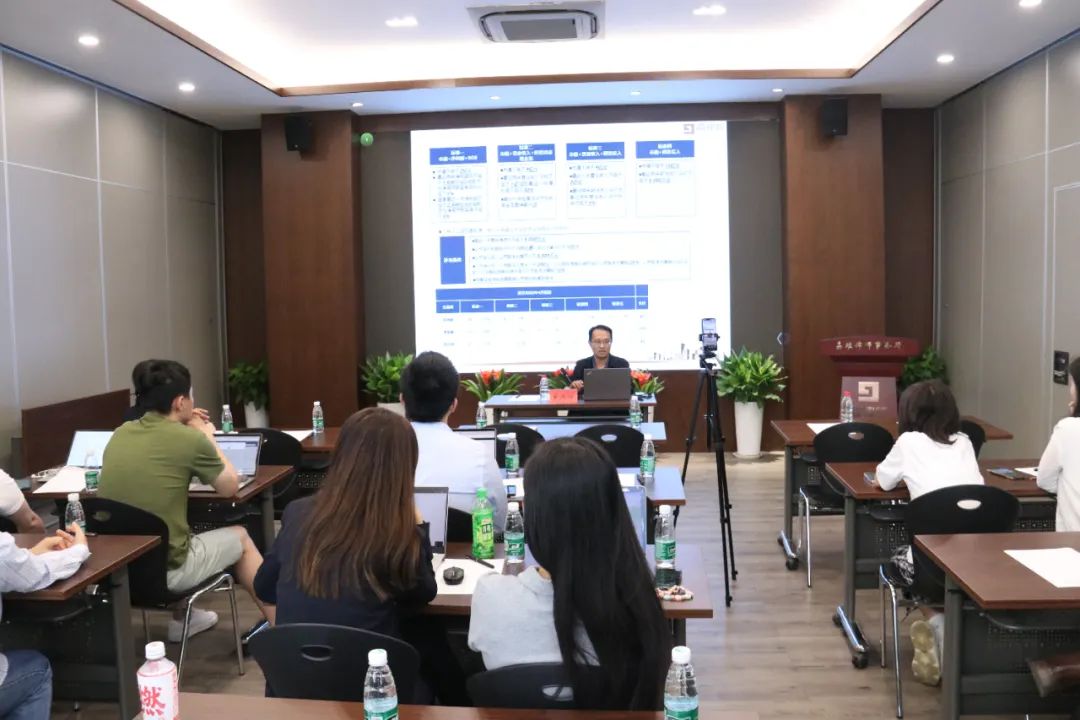 JAVY’s Dong Hongtao Lectured on Legal Service for SRDI Enterprises